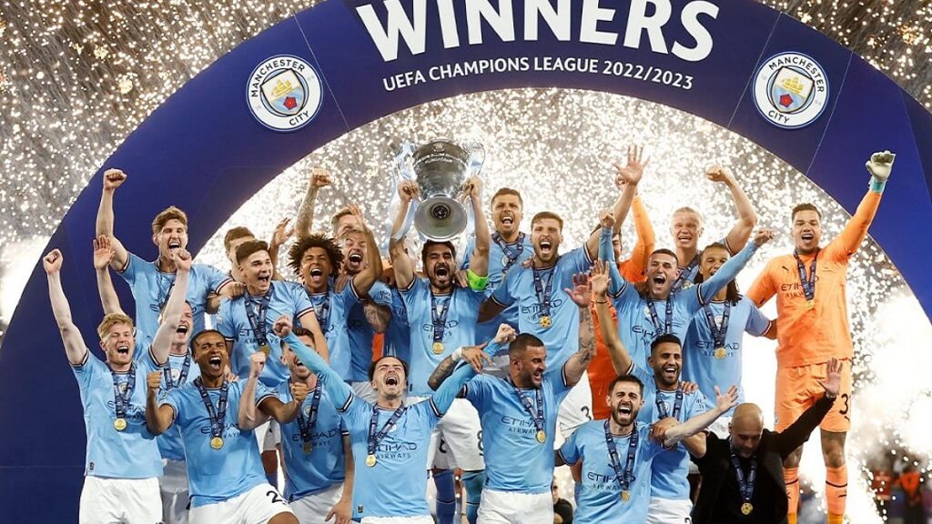 man-city players lifting champions league trophy